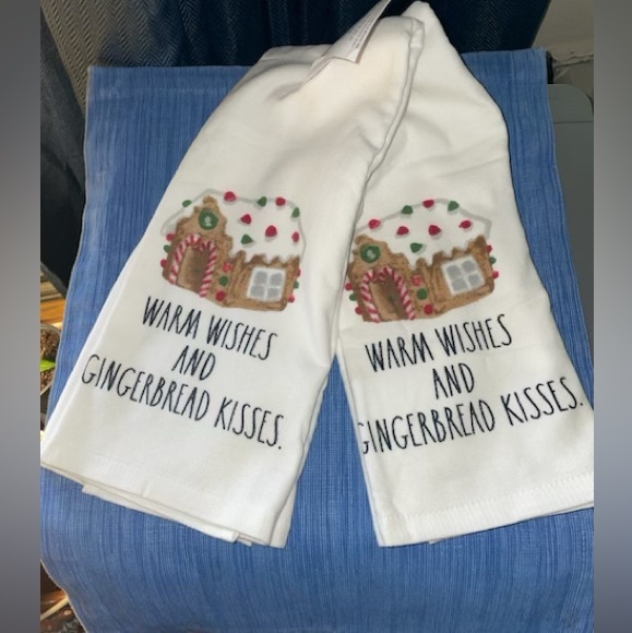 Rae Dunn WARM WISHES and GINGERBREAD KISSES Kitchen Dish / Hand Towel Set - Picture 8 of 9